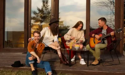 Holiday Ready: How Light, Color, and Clean Surfaces Create the Perfect Outdoor Vibe