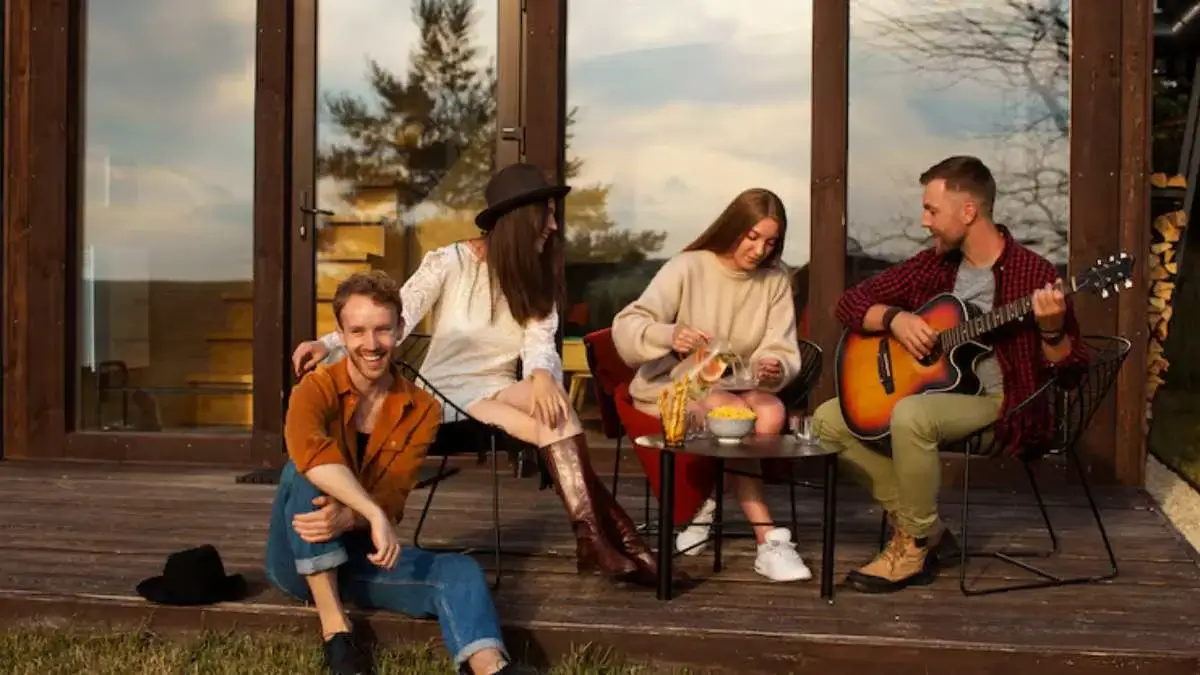 Holiday Ready: How Light, Color, and Clean Surfaces Create the Perfect Outdoor Vibe
