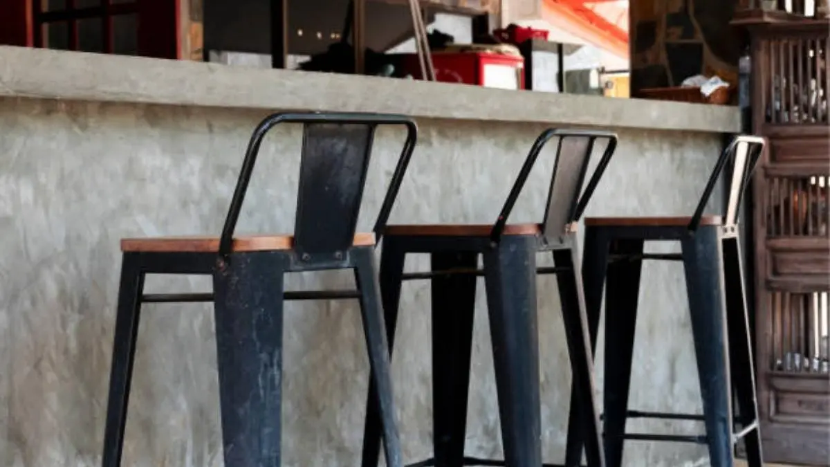THE IMPACT OF RESTAURANT BARSTOOL ON AMBIANCE